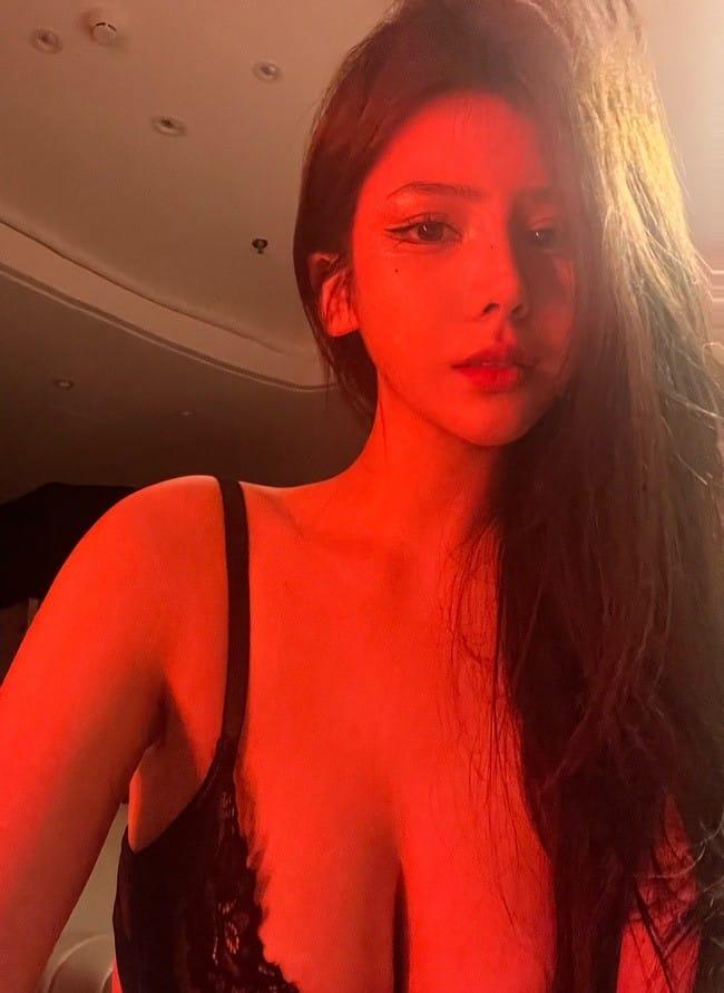 [微密圈]奔跑的晶螺儿 –红灯下的身材 [94P-259MB]