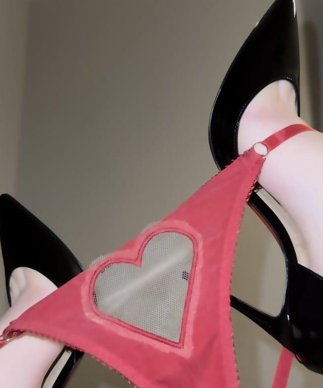 [微密圈]保守的二舅妈 –性感粉色桃心 [15P-13M]