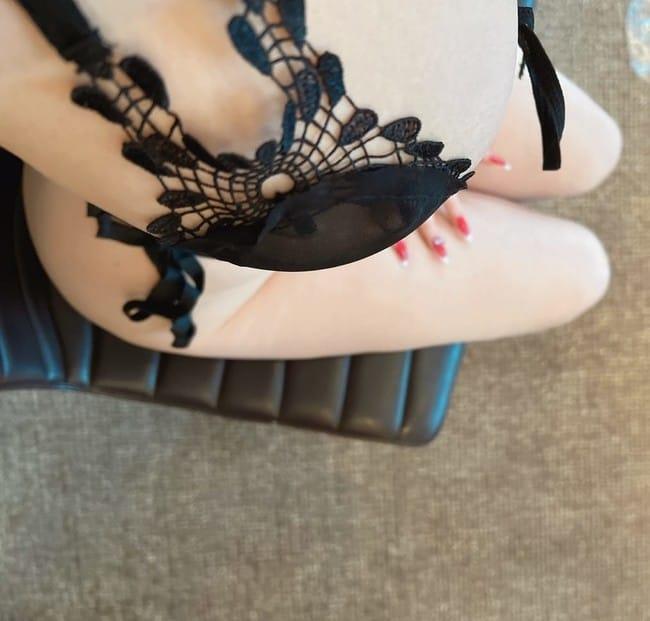 [微密圈]安妮_yoyo –见过上开，下开的，小贴贴么[21P3V-156M]