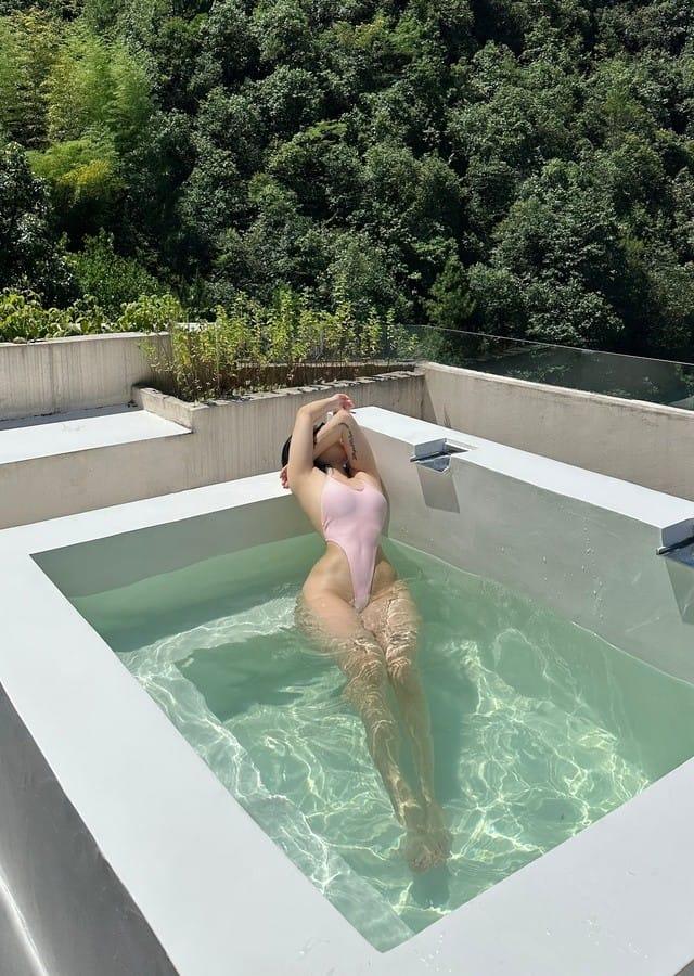 [微密圈]俏妞qiaoniuTT – 大自然 [12P-65MB]