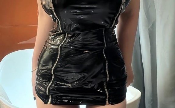 [微密圈]奶雯 – 超短黑皮裙[30P-100MB]